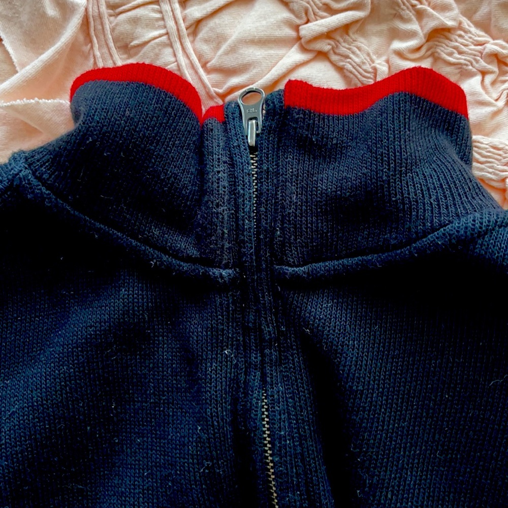 Polos - Picture 2 of 7